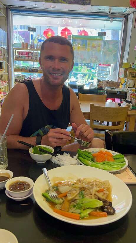 Ho Chi Minh Street Food Private Tour With Funny Guide - Choosing between local vendors and luxury restaurants