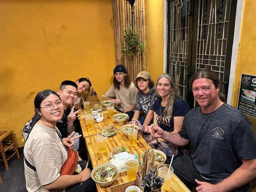 Ho Chi Minh: Street Food & Sightseeing Tour with Local Guide - District 10 and the flower-market flavors