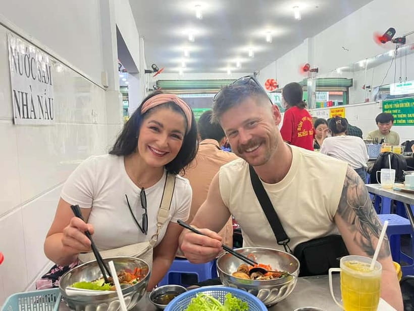Ho Chi Minh: Street Food & Sightseeing Tour with Local Guide - The final snack and dessert