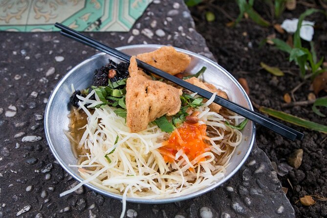 Ho Chi Minh Walking Street Food Tour (Safe & Fun) - Ben Thanh Market and the first wave of dishes