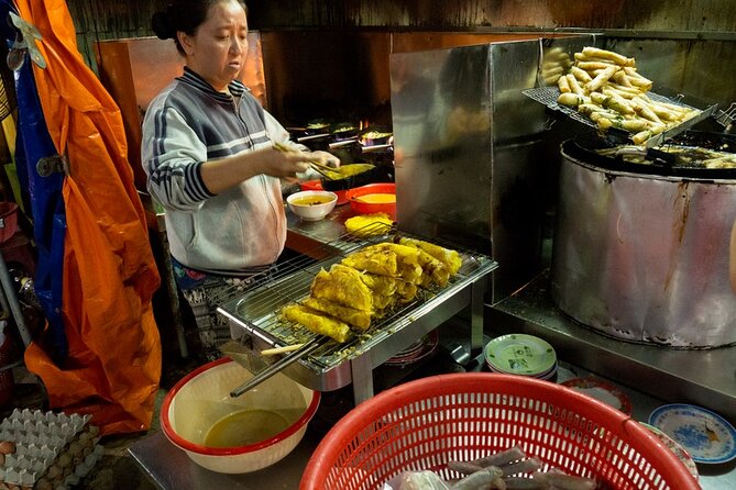 Hoi An at Sunset: Authentic Local Street Food Tour - First tastes: Hoi An banh mi