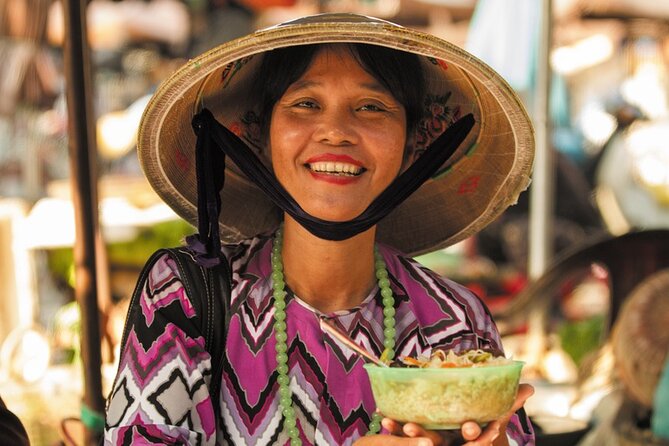 Hoi An at Sunset: Authentic Local Street Food Tour - Dessert, local drinks, and a final café stop
