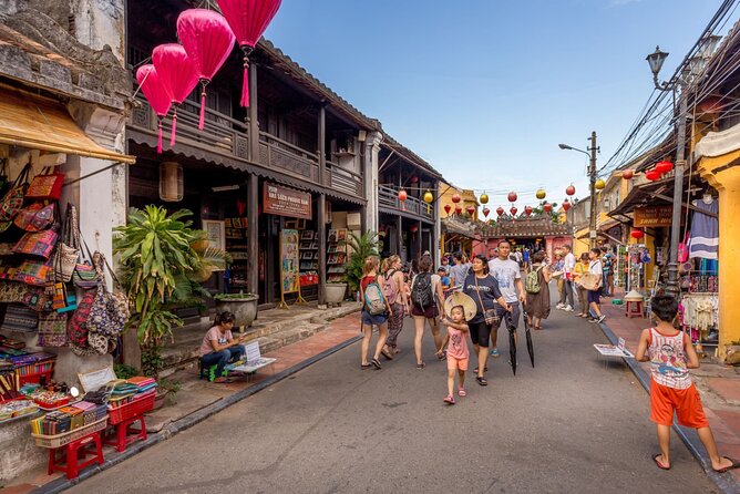 Hoi An Night Market - Ancient Town street food tours by Night - The guides: Jackie, Jun, and the human factor