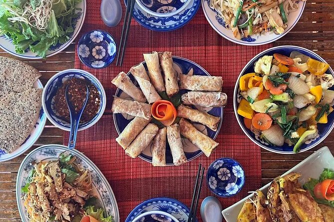 Hoi An Night Market Walking Street Food Tours - The first hour in Hoi An Ancient Town