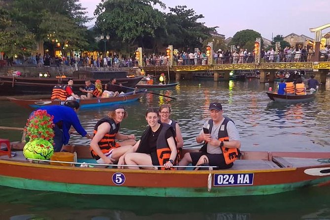Hoi An Nightlife Tour with Hoi An Ancient Walking Tour, Boat Ride, Night Market - Why the 3:00 p.m. start works so well