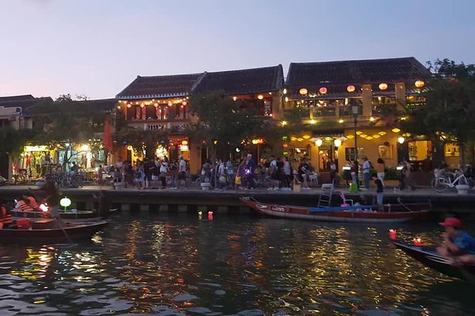 Hoi An Nightlife Tour with Hoi An Ancient Walking Tour, Boat Ride, Night Market - What the private format really adds