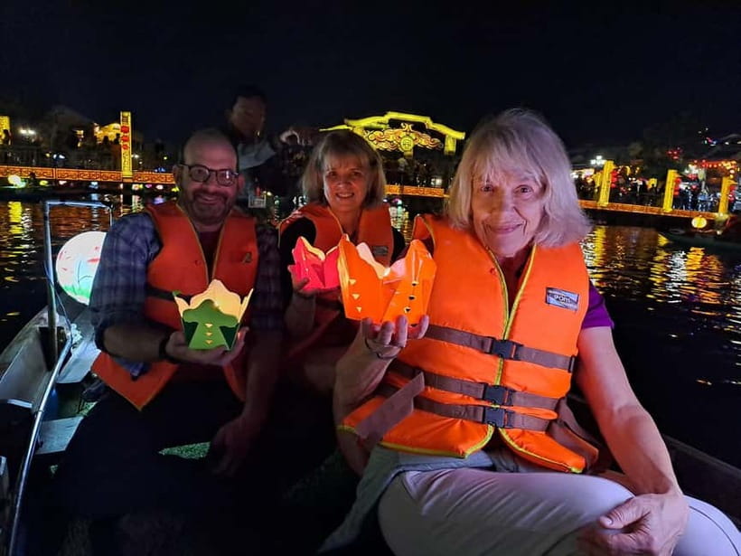 Hoi An Street Food, night market and lantern boat ride - Bánh mỳ, rice cakes, and Hoi An flavors