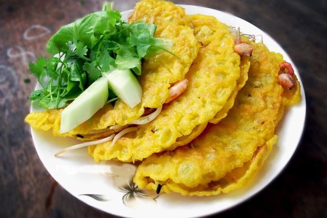 Hoi An Street Food Tour- The Real Taste Of Hoi An - Making white rose dumplings at White Rose Restaurant