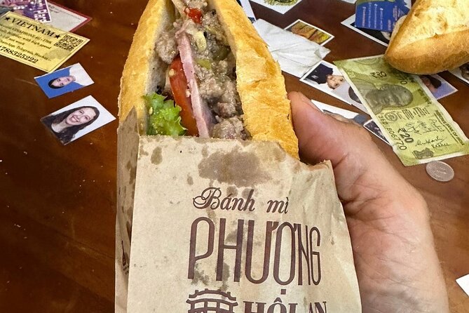 Hoi An Street Food Walking Tour with Local Foodies - The famous Bánh Mì stop and its tradeoff