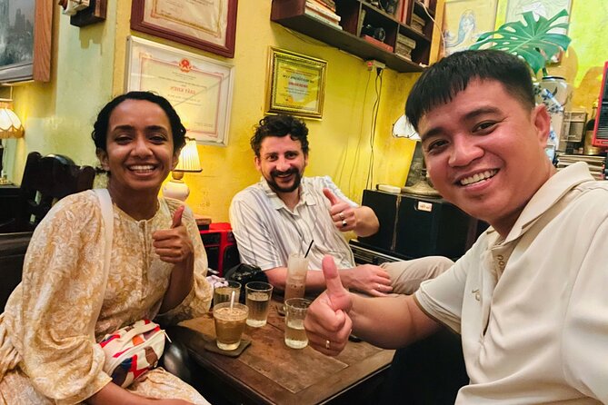 Hoi An Street Food Walking Tour with Local Foodies - Starting with bánh xèo near the riverside