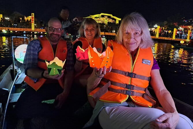 Hoi An street foods, night market and lantern boat ride - Five things to know before you book