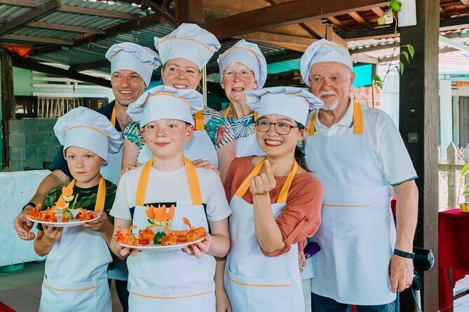 Hoi An street foods, night market and lantern boat ride - Practical details that affect your evening