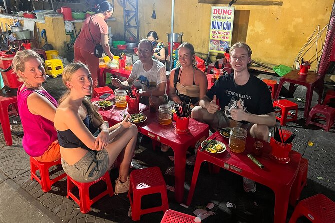 HOI AN Sunset Food Tour - Night Market - Lantern Streets - What the private format adds