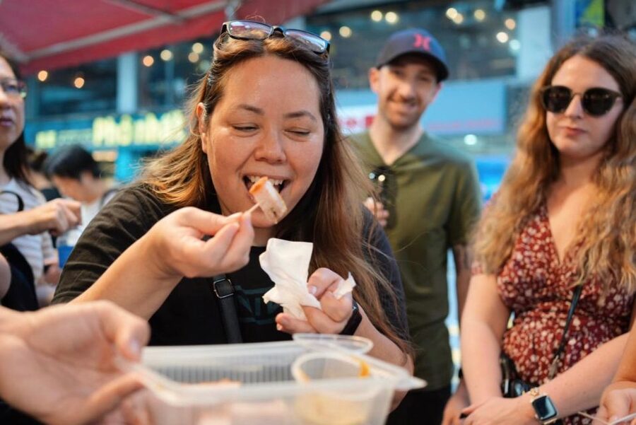 Hong Kong: Street Food Tour with Locals - Dim Sum and Wonton - Silk-stocking milk tea and cha chaan teng classics