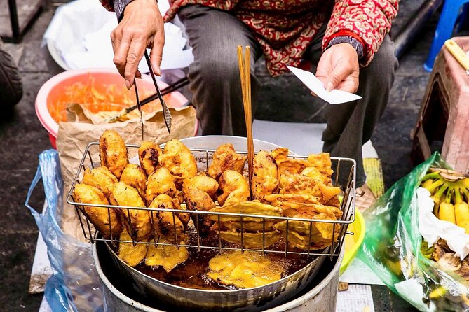 (HOT) Hanoi Guided Street Food and Train Street Tour with Local - Meeting at Thang Long Water Puppet Theatre