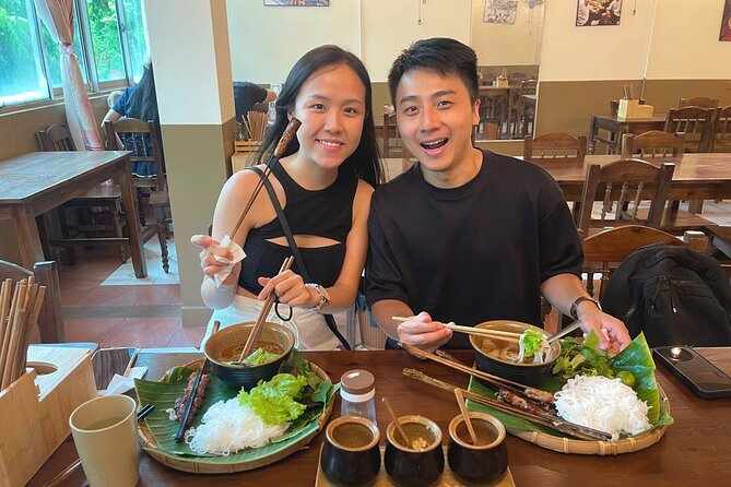 (HOT) Hanoi Guided Street Food and Train Street Tour with Local - The guide can make or break the experience