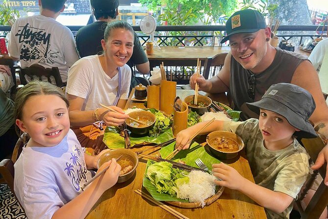 (HOT) Hanoi Guided Street Food and Train Street Tour with Local - Hanoi Train Street in about 40 minutes