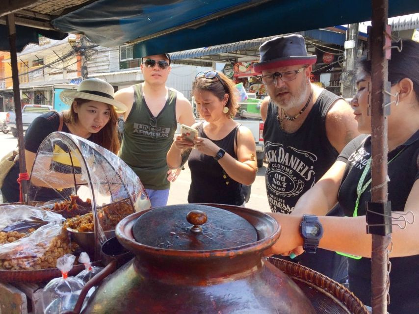 Hua Hin: Thai Street Food & Market Walking Tour - Small groups and guide quality