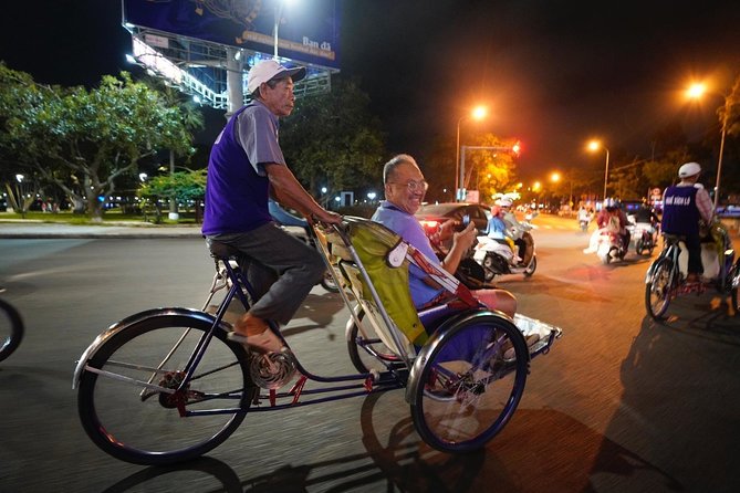 Hue Night Street Food Safari By Cyclo - Com Hen by the river