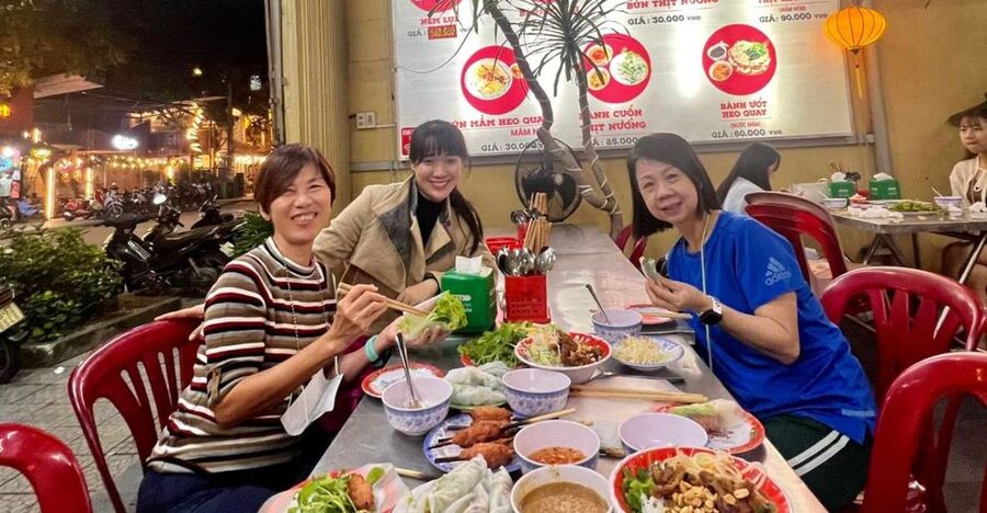 Hue: Night Street Food Tour by Cyclo with a Local Guide - Starting the evening in a Hue cyclo