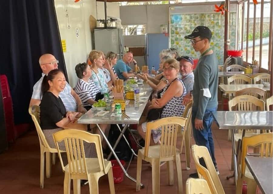 Hue Street Food Walking Tour with Local Dishes - Chè Huế: Sweet Soup Before the Main Bowl