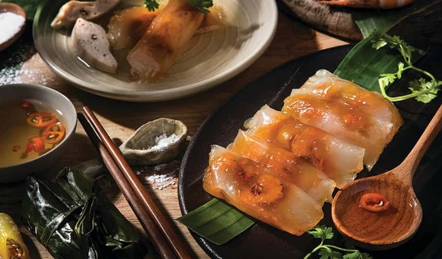 Hue Street Food Walking Tour with Local Dishes - Bún Bò Huế at Quán Cẩm