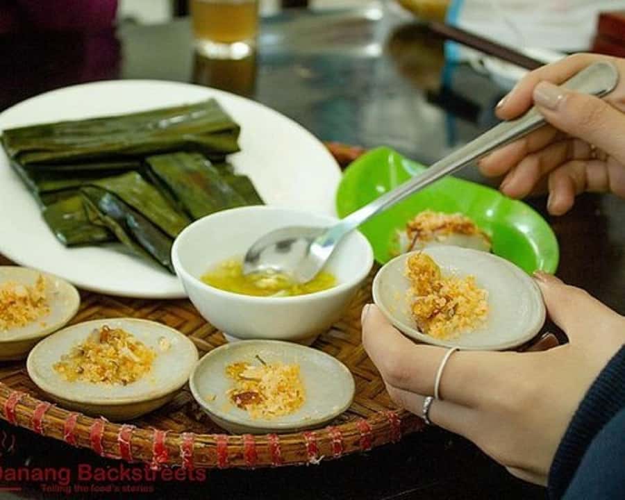 Hue Street Food Walking Tour with Local Dishes - Bánh Khoái at Lạc Thiện Restaurant