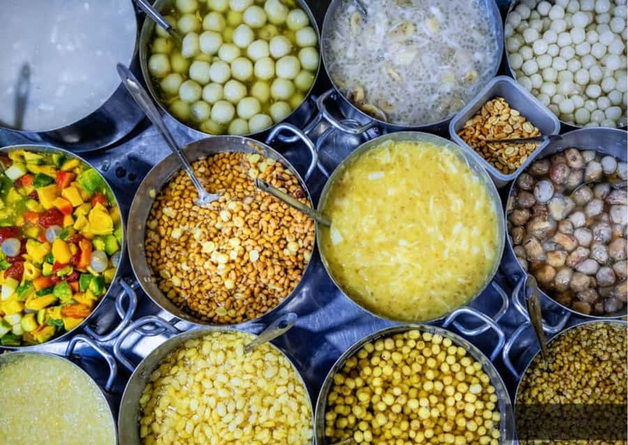 Hue Street Food Walking Tour with Local Dishes - Chè Cung Đình Huế Finishes the Meal