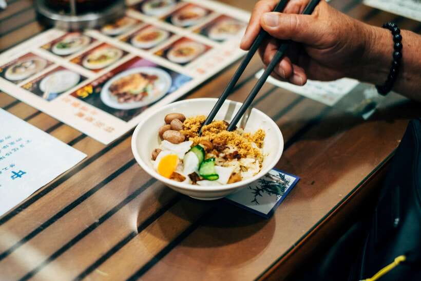 Iconic Food Tour: Local Street Food, Drinks & Sites - Boba and the many ways Taiwan drinks tea