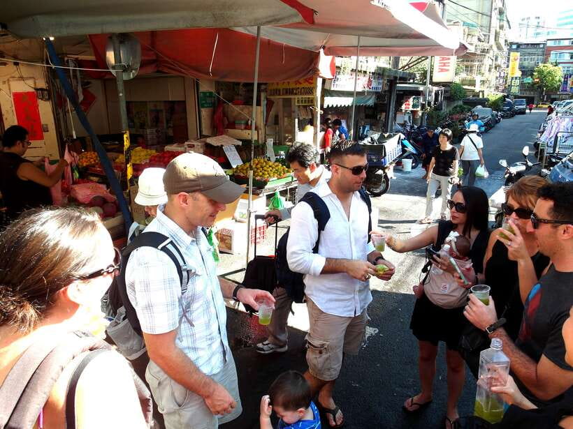 Iconic Food Tour: Local Street Food, Drinks & Sites - From cold sesame noodles to a famous Taiwanese burger