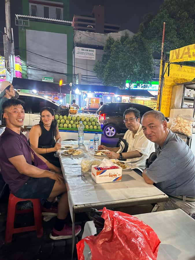 Jakarta: Street Food Tour with a Local Guide - Glodok brings Chinese Indonesian flavors