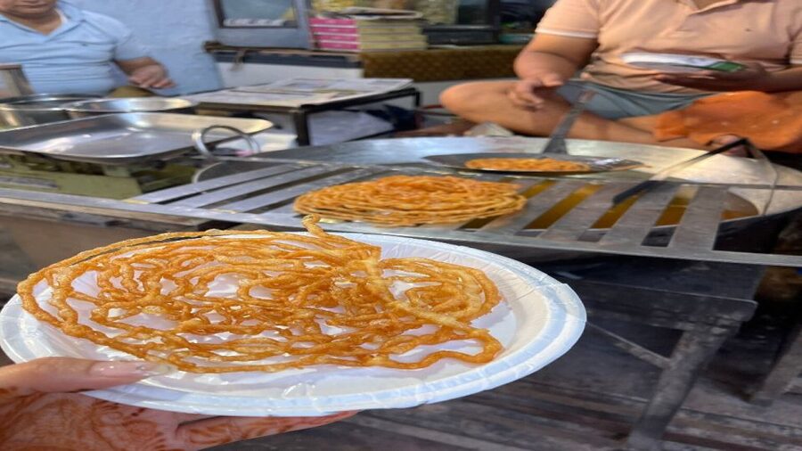 jodhpur: street food tour with over 8 food tastings - Clock Tower Market and the first savory bites