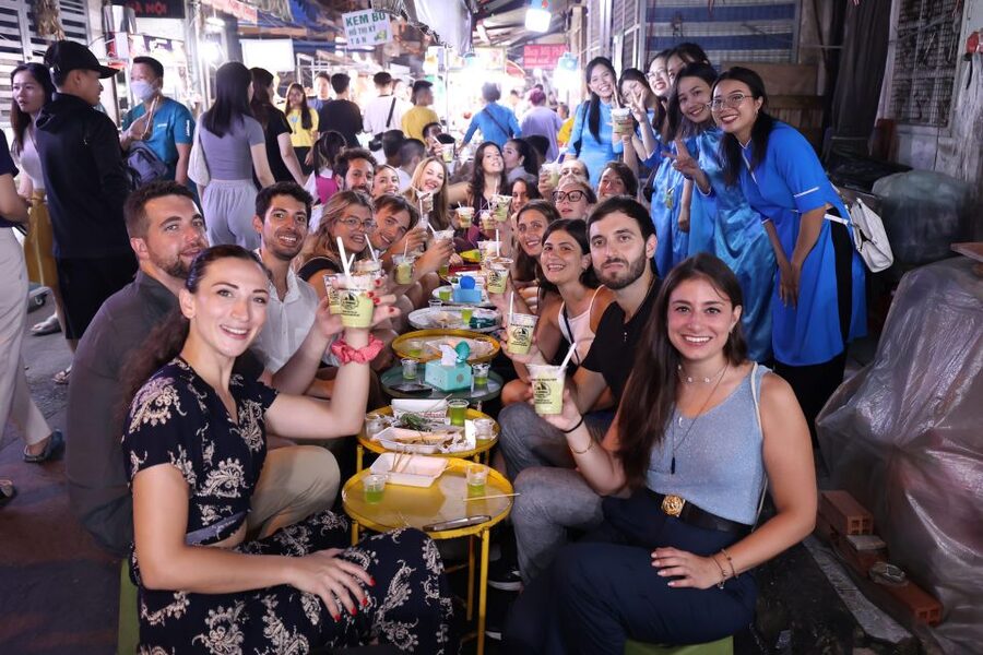 KISSTOUR| Saigon By Night & Street Food Tour on Motorbike - Street food from banh mi to avocado ice cream