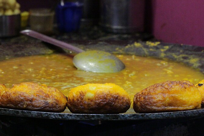 Kolkata Midtown Madness- A Street Food & Nightlife Tour - The local bus and Kolkata’s old fritter shops