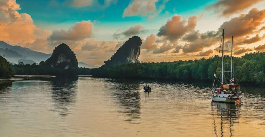 Krabi: Private Sunset Boat Trip and Night Market Tour - Khao Khanap Nam and the fading light