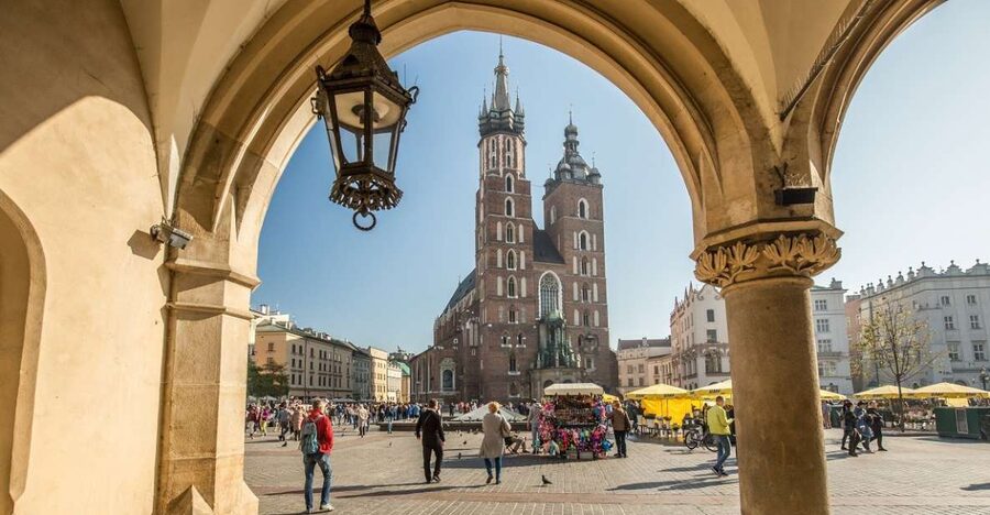 Krakow: Traditional Street Food Walking Tour - Pierogi, Polish comfort in one bite