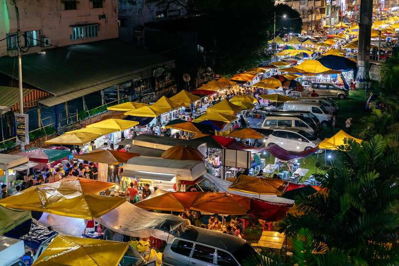 Kuala Lumpur: Local Street Food Night Tour - Who should book this experience?
