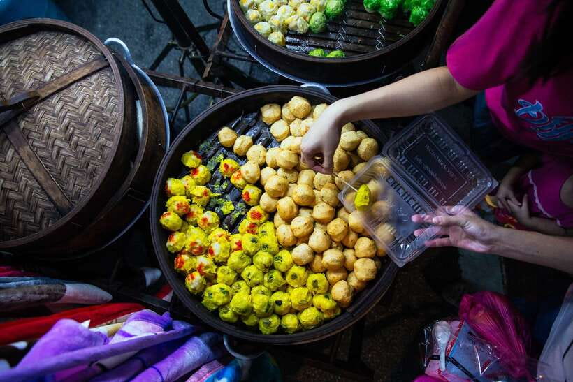 Kuala Lumpur: Local Street Food Night Tour - Why this food tour works in Kuala Lumpur