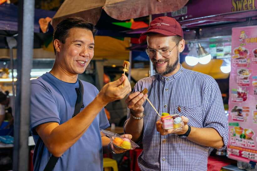 Kuala Lumpur: Local Street Food Night Tour - Finishing with dosa and teh tarik at Mamak SK Corner