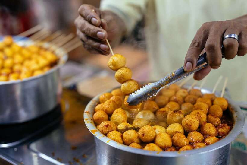 Kuala Lumpur: Local Street Food Night Tour - What the guides add to the evening