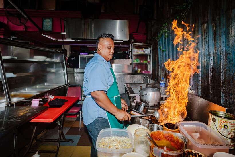 Kuala Lumpur: Sambal Street Food Tour with 15+ Tastings - Starting with ingredients and the local market