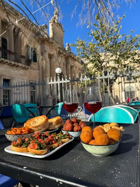 Lecce: Guided Street Food Walking Tour with Food and Wine - Key points at a glance