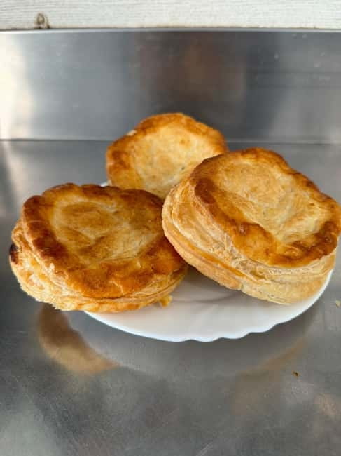 Lecce: Guided Street Food Walking Tour with Food and Wine - Winding lanes and Porta San Biagio