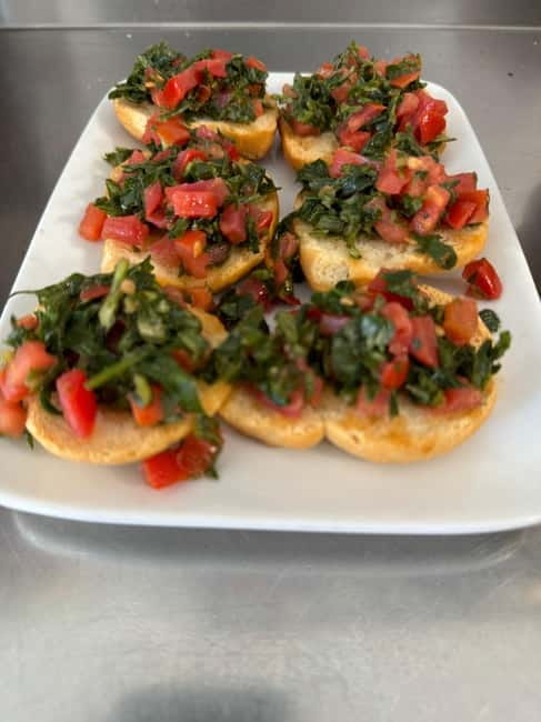 Lecce: Guided Street Food Walking Tour with Food and Wine - The final bar stop, Apulian wine, and frisa