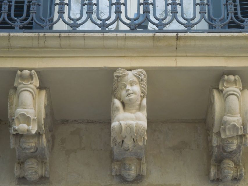 Lecce: Street Food Tasting and Sightseeing Tour - Piazza Duomo and the art of a closed square