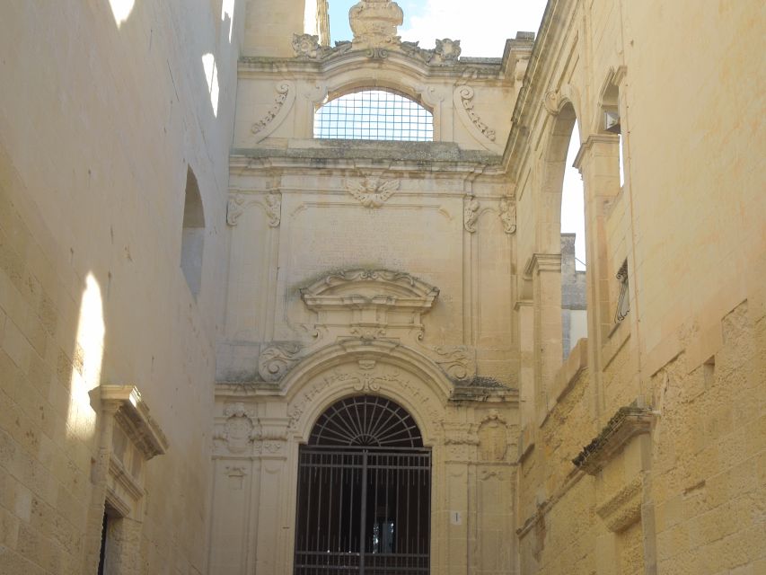 Lecce: Street Food Tasting and Sightseeing Tour - Guide quality and group atmosphere