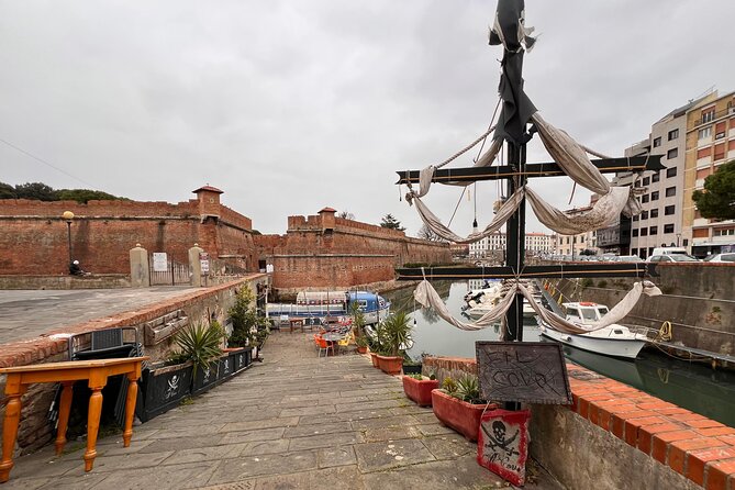 Livorno Street Food Tour: A Tasty Local Adventure - Wine, spuma, and the drink arrangements