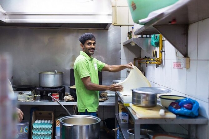 Local Street Food and Guided Walking Tour of Dubai Old Town - An hour around Al Souk Al Kabeer