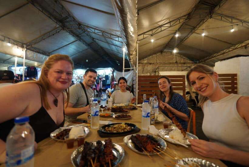 Makati: Street Food Experience with a Local Guide - Filipino food without an English menu