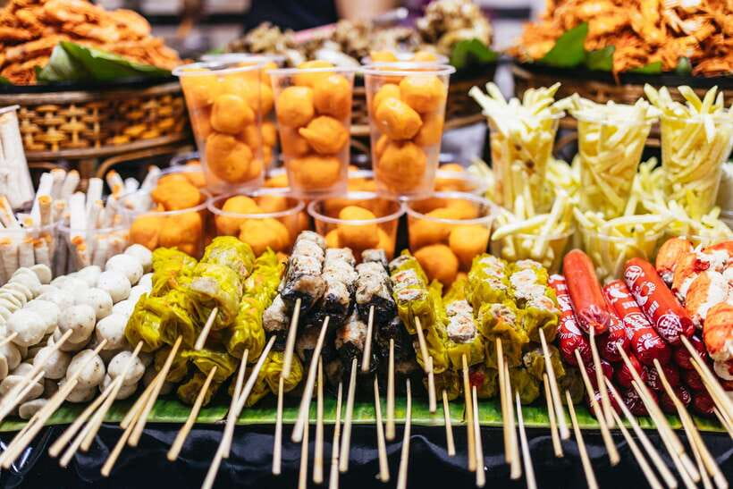 Manila: Guided Night Market Experience - Starting at Tutuban Center and Bonifacio Monument